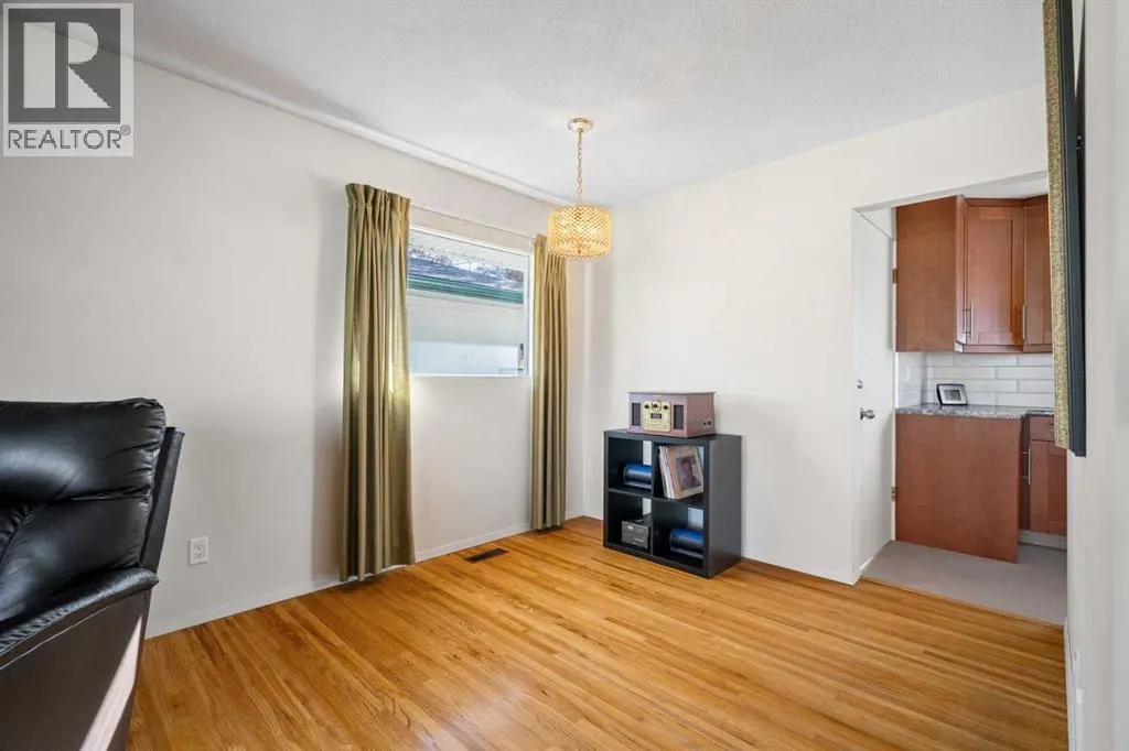 827 Lake Emerald Place SE