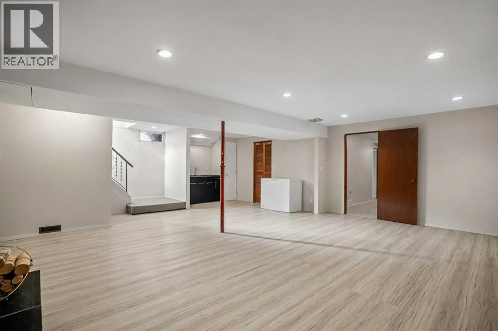 827 Lake Emerald Place SE