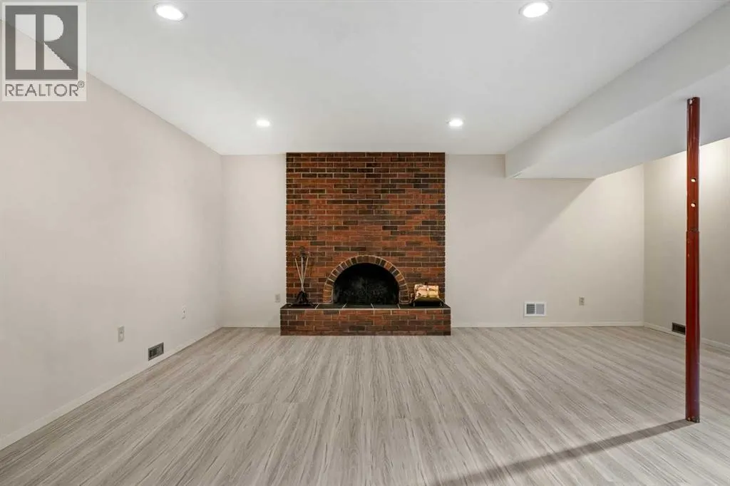 827 Lake Emerald Place SE