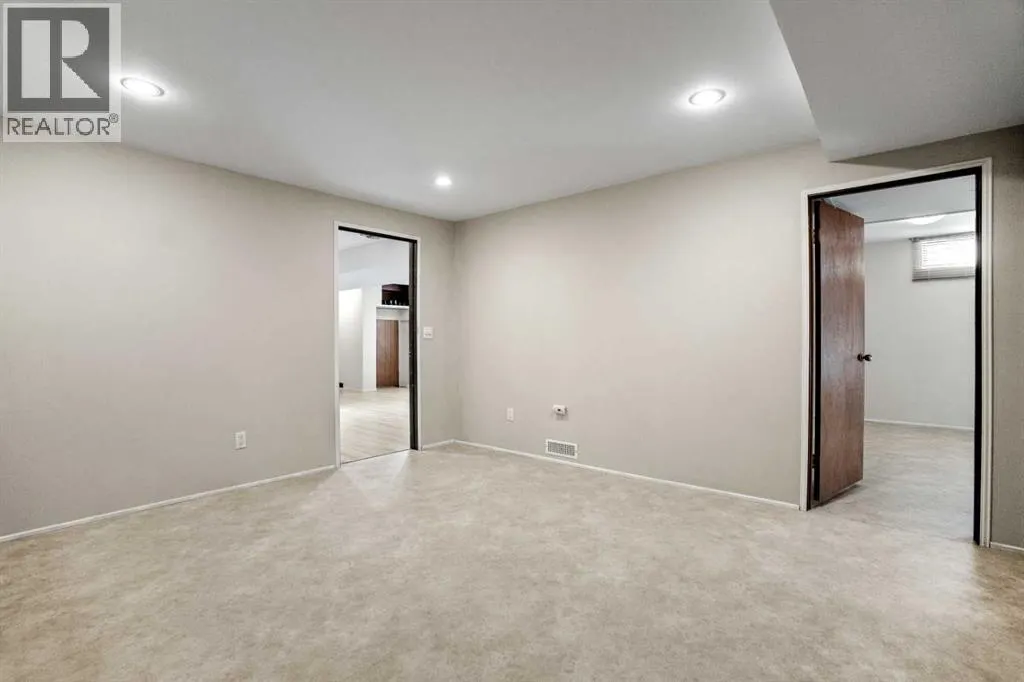 827 Lake Emerald Place SE