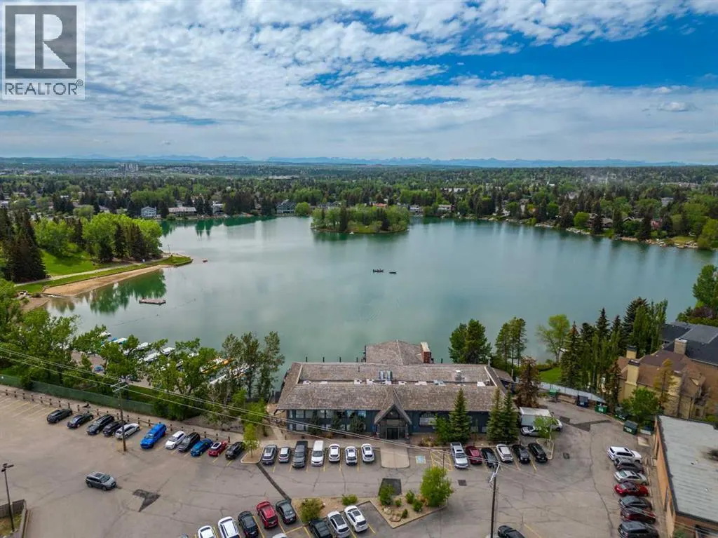 827 Lake Emerald Place SE