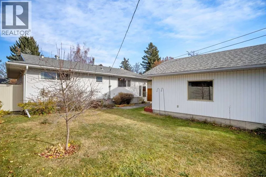 827 Lake Emerald Place SE