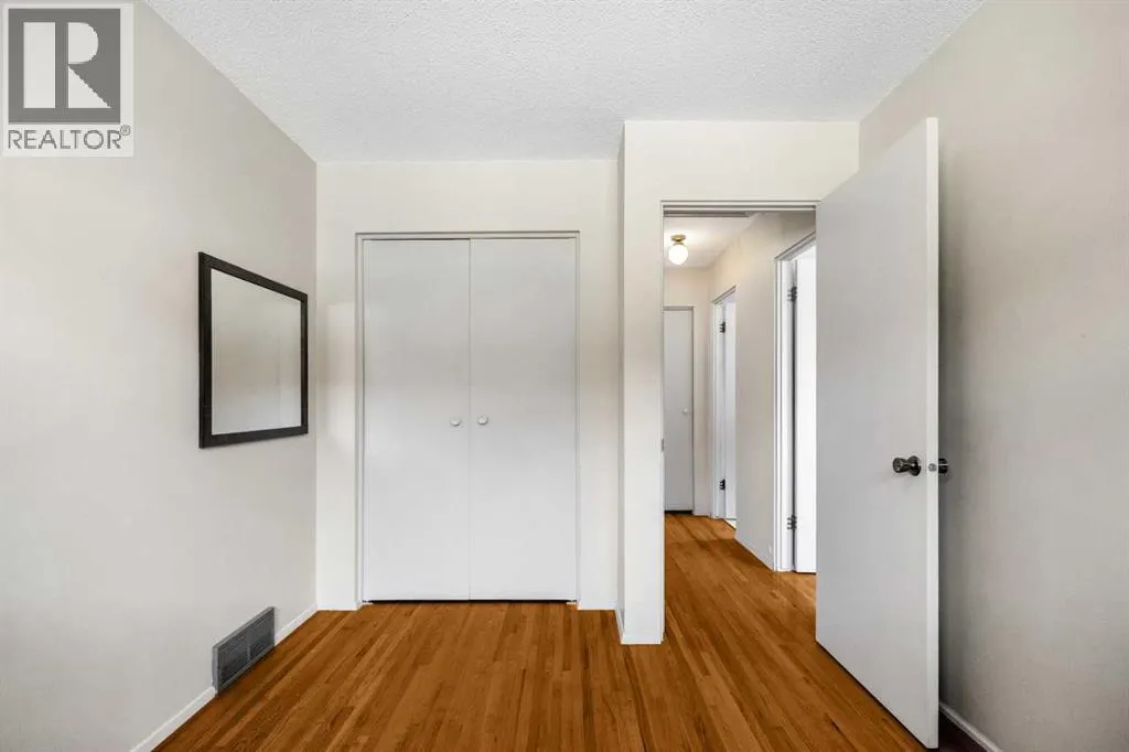 827 Lake Emerald Place SE