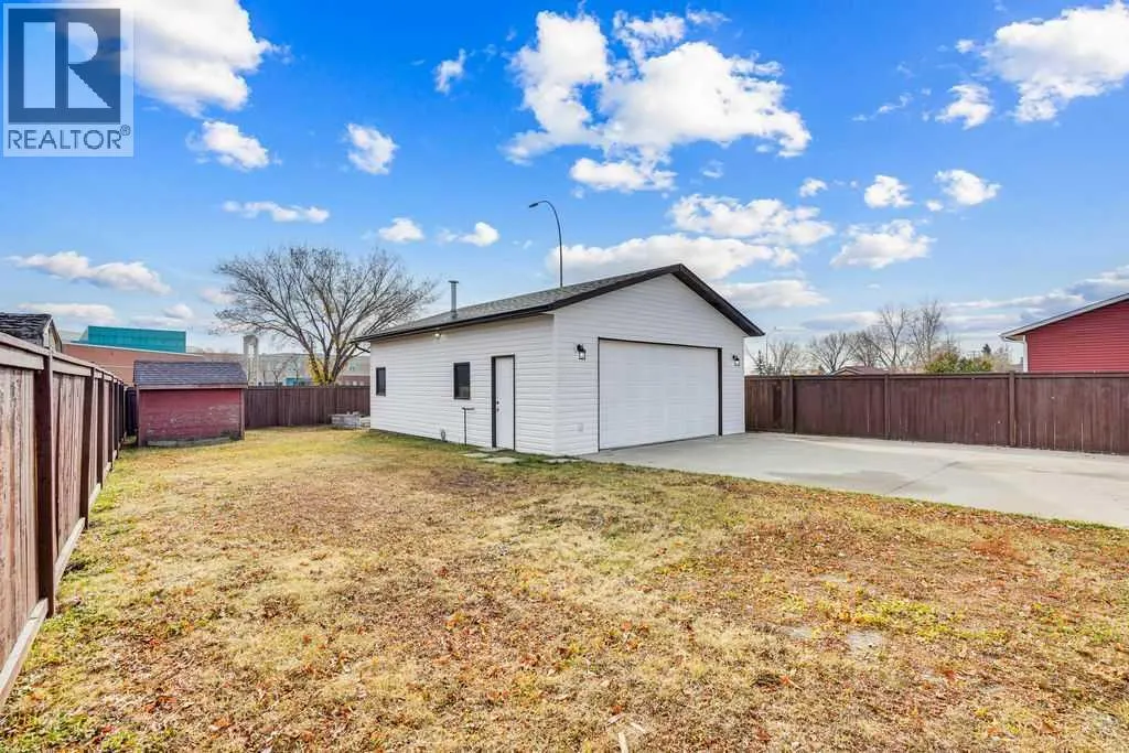 56 Castleglen Crescent NE