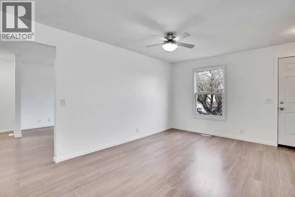 56 Castleglen Crescent NE