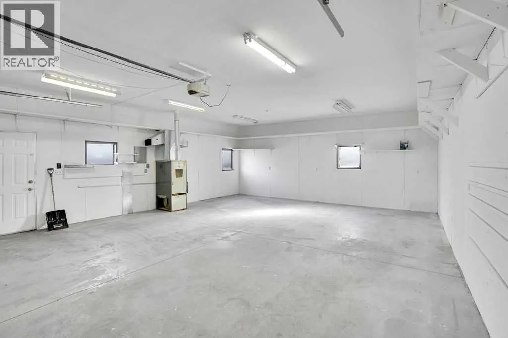 56 Castleglen Crescent NE