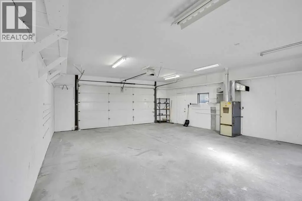 56 Castleglen Crescent NE