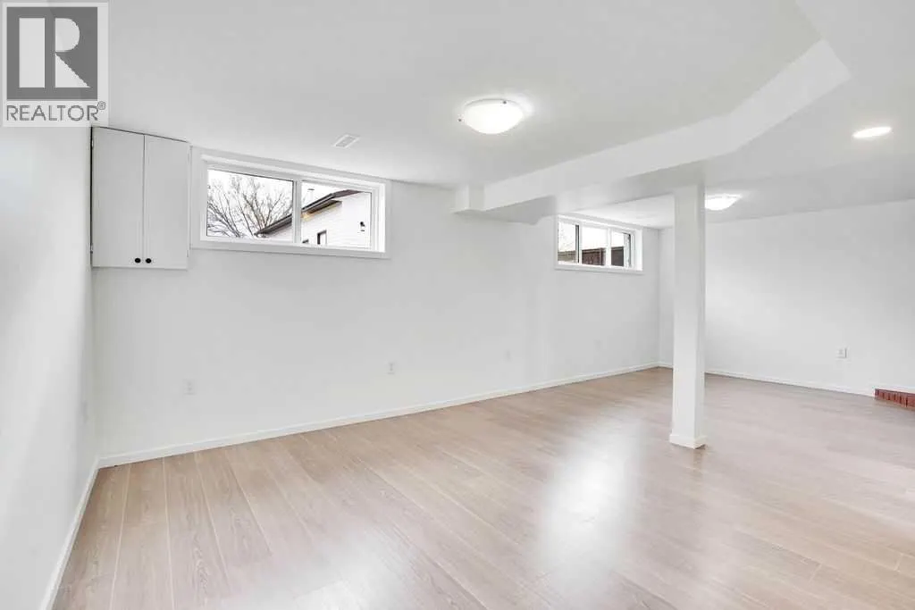 56 Castleglen Crescent NE