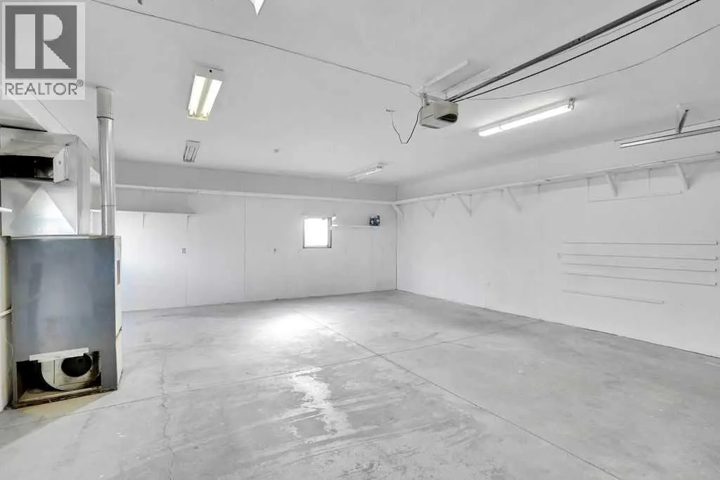 56 Castleglen Crescent NE