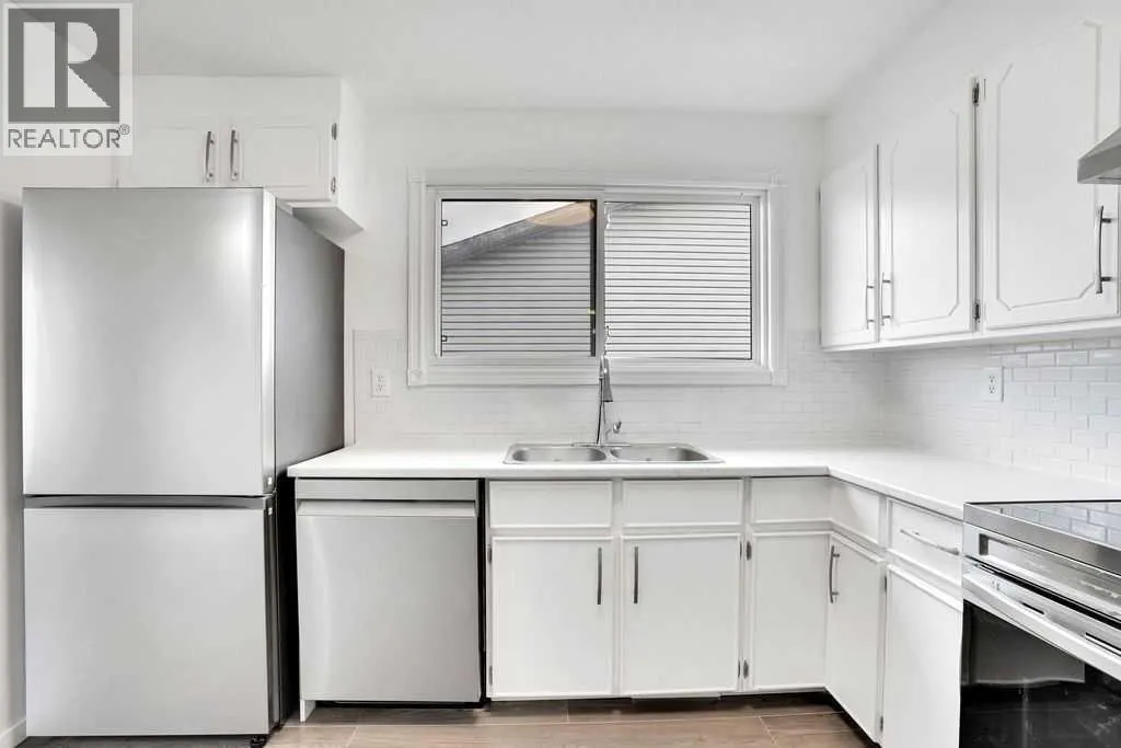 56 Castleglen Crescent NE