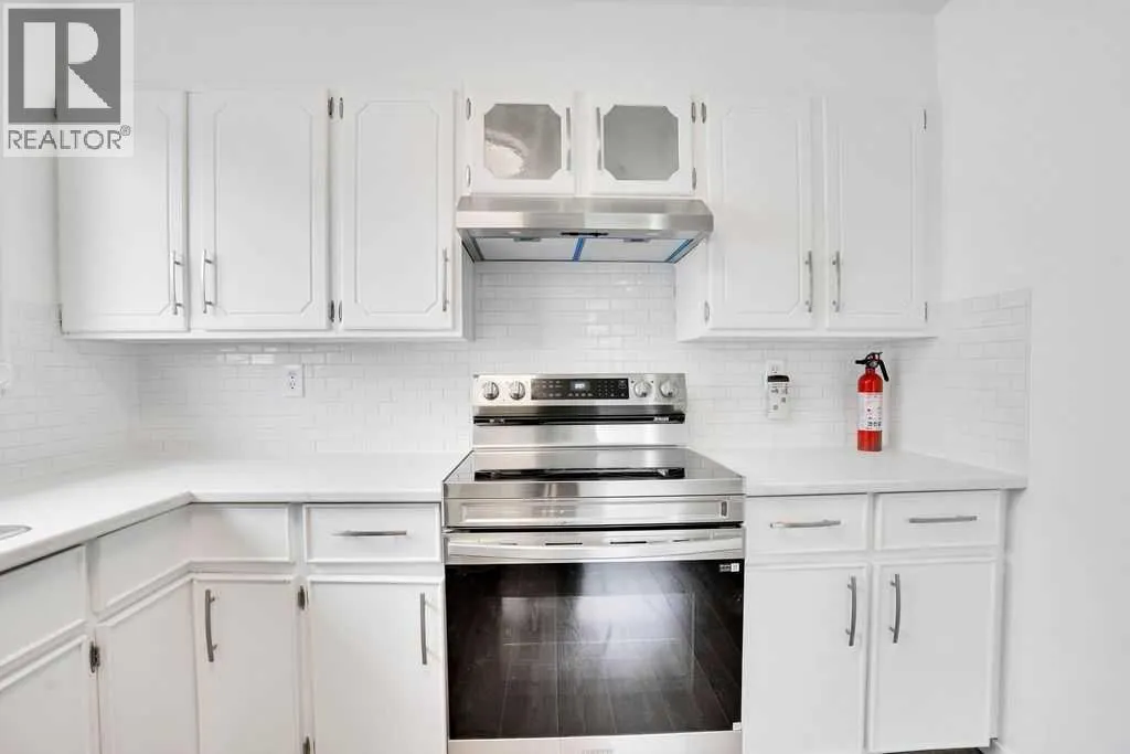 56 Castleglen Crescent NE