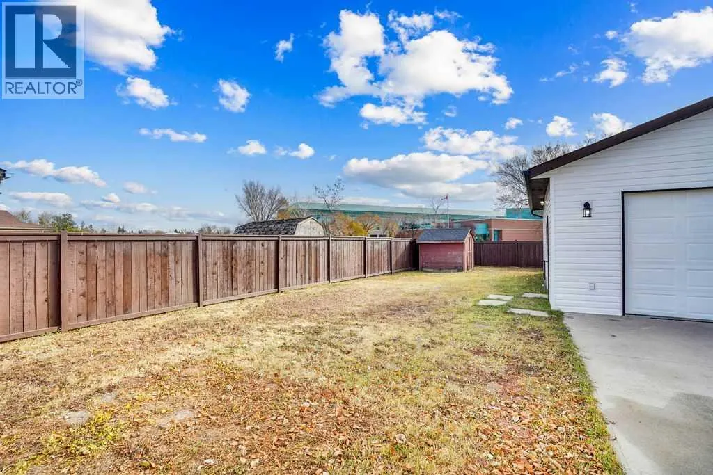 56 Castleglen Crescent NE