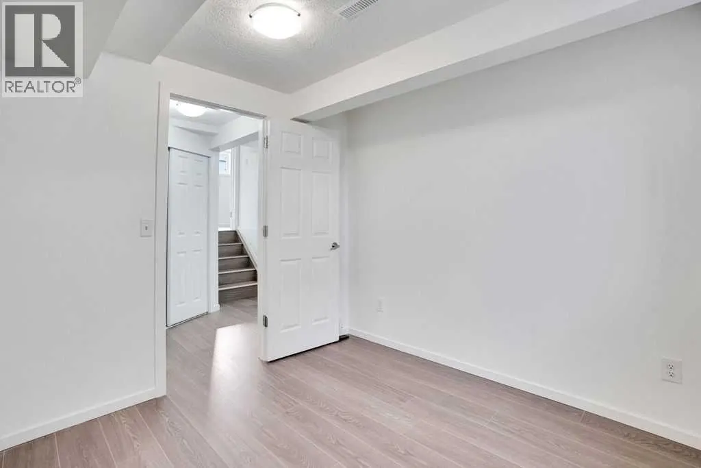 56 Castleglen Crescent NE