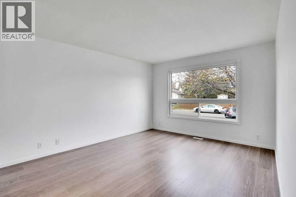 56 Castleglen Crescent NE