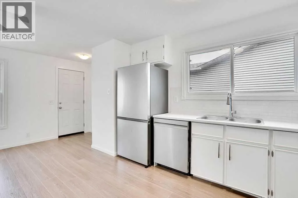 56 Castleglen Crescent NE