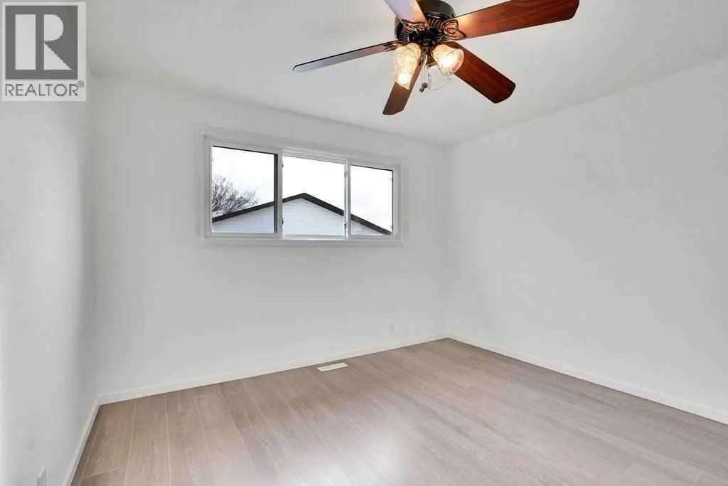 56 Castleglen Crescent NE