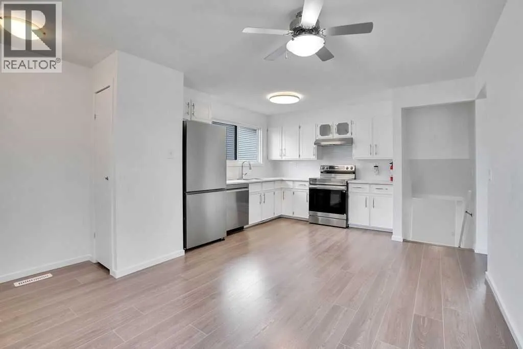 56 Castleglen Crescent NE