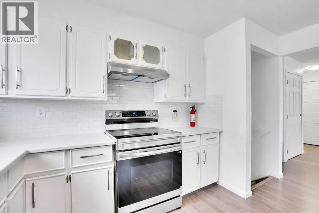 56 Castleglen Crescent NE