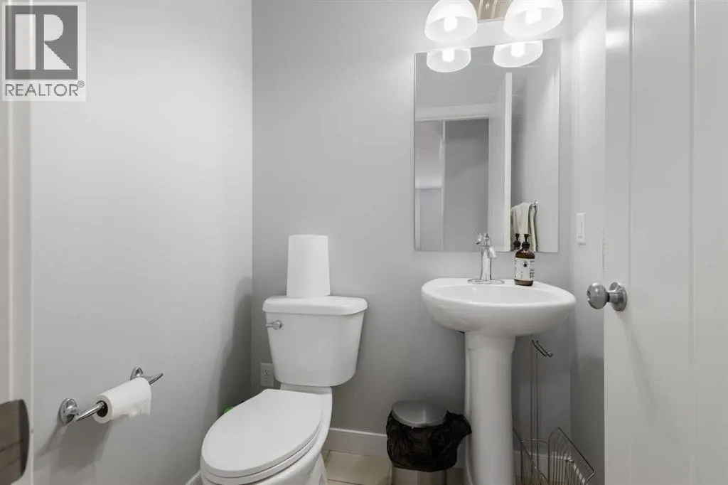 16 Redstone Parade NE