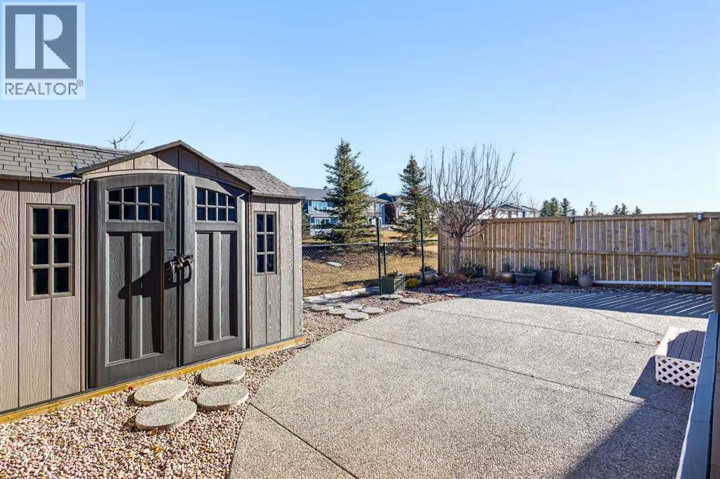 16 Redstone Parade NE