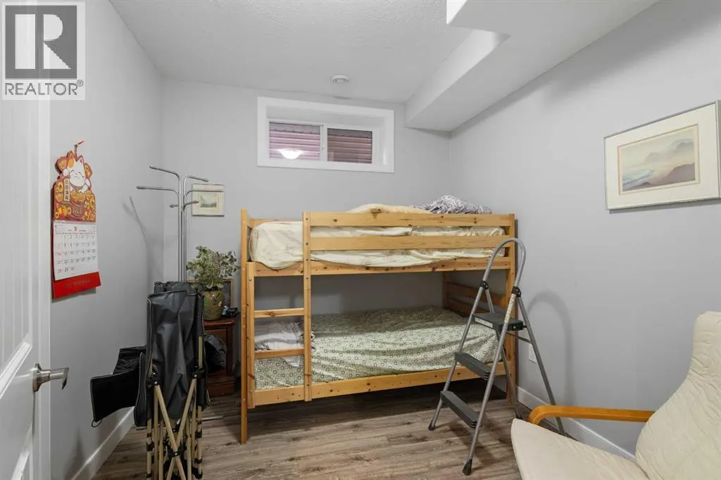 16 Redstone Parade NE