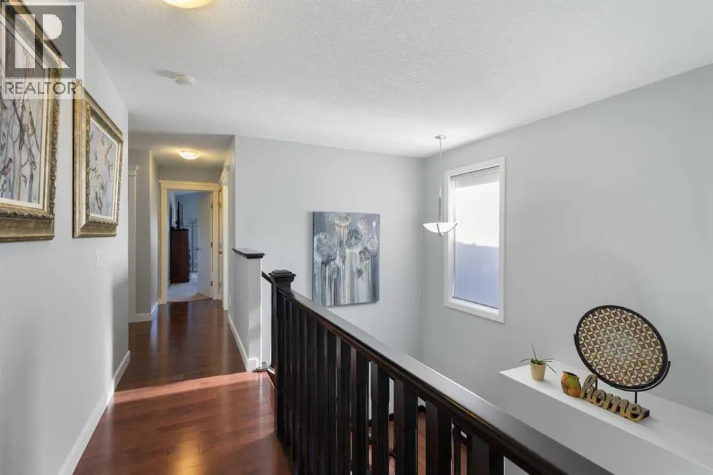 16 Redstone Parade NE