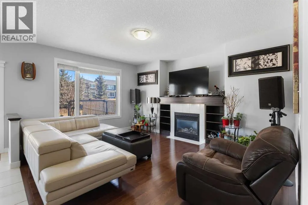 16 Redstone Parade NE