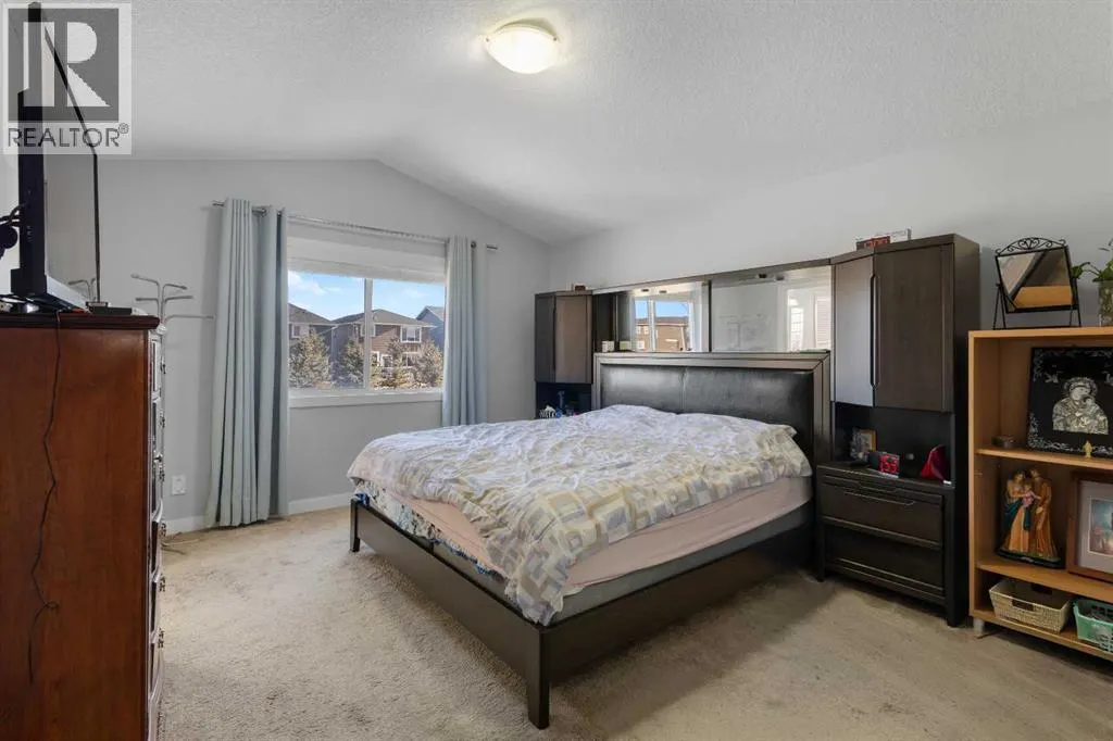 16 Redstone Parade NE