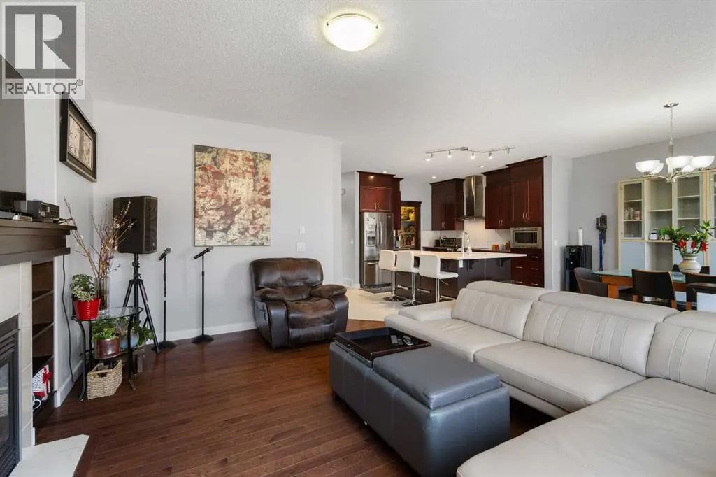 16 Redstone Parade NE