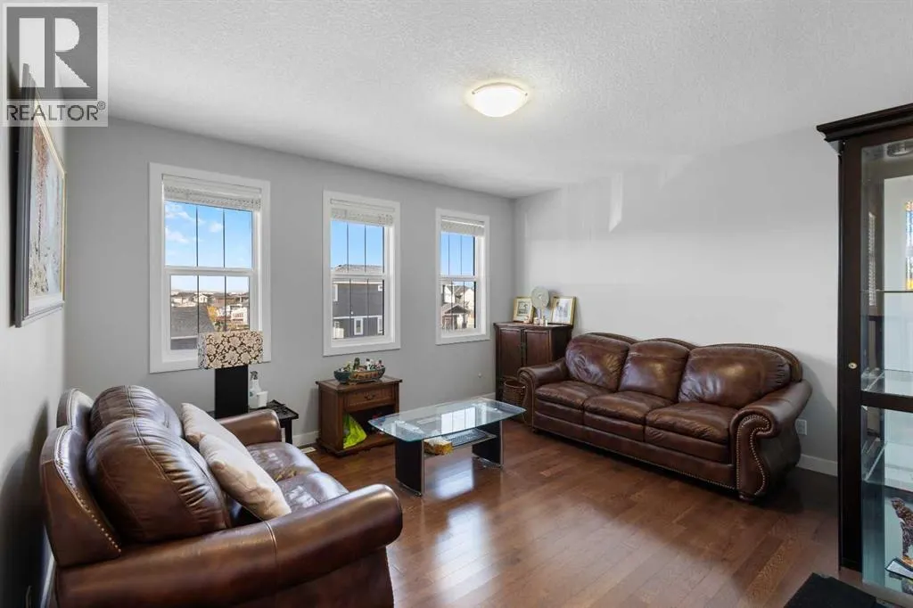 16 Redstone Parade NE