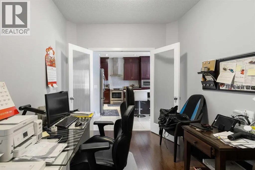 16 Redstone Parade NE