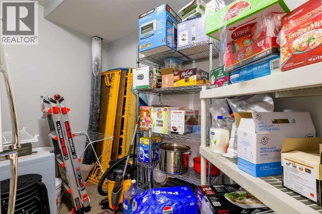 16 Redstone Parade NE