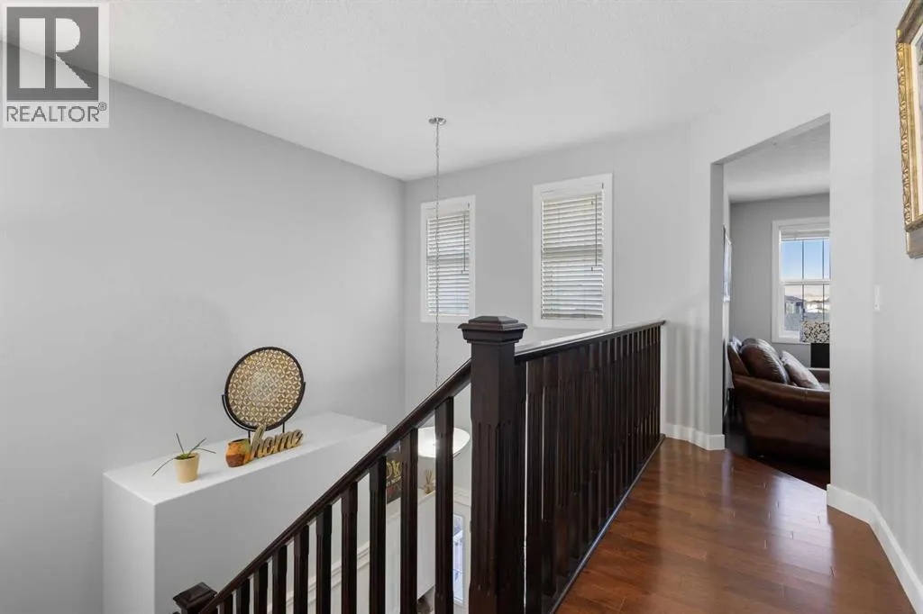 16 Redstone Parade NE