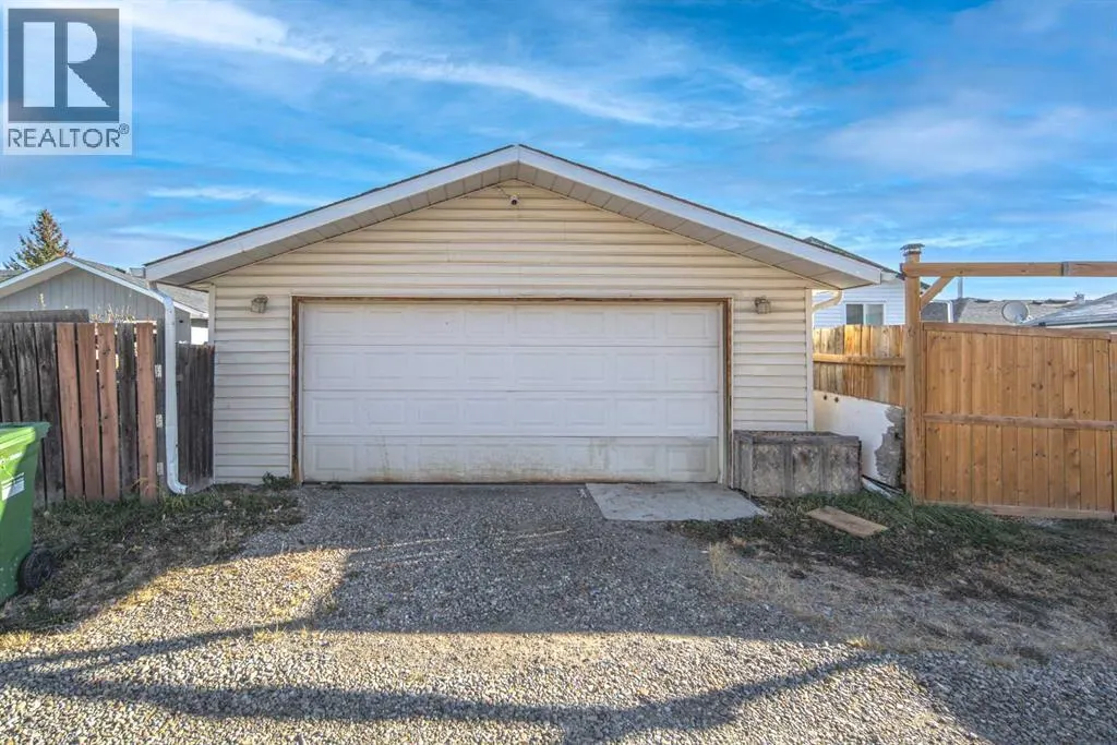 112 Shawmeadows Crescent SW