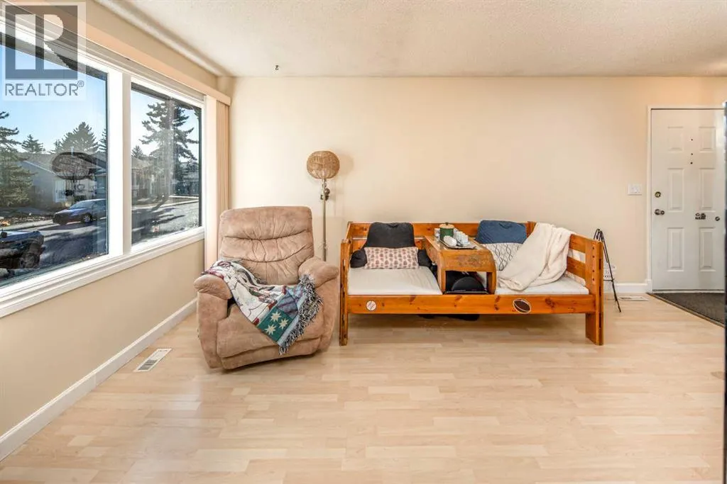 112 Shawmeadows Crescent SW