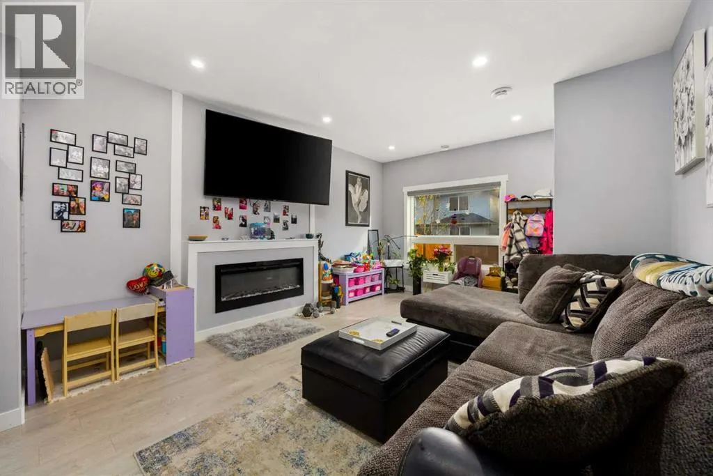 106 Baysprings Gardens SW