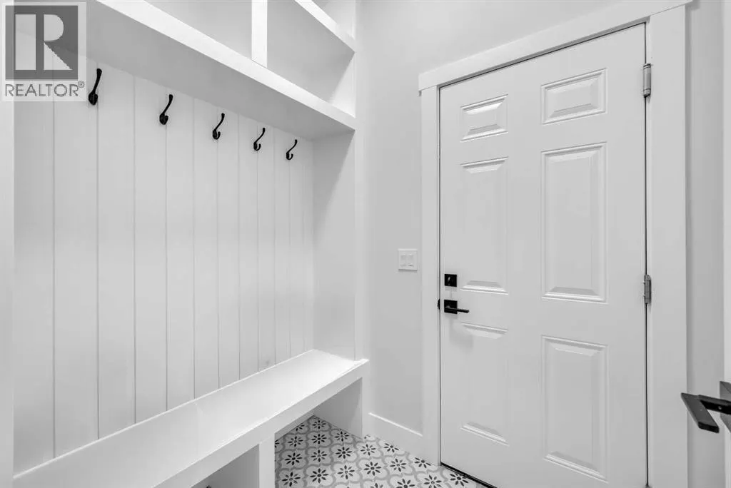 327 Kinniburgh Place