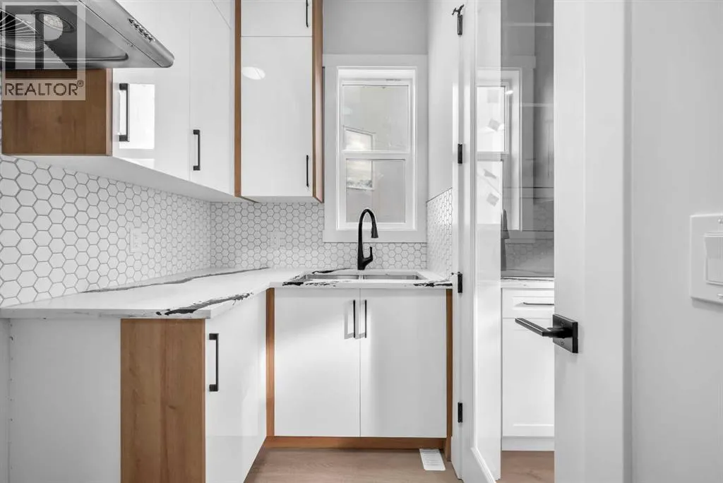 327 Kinniburgh Place