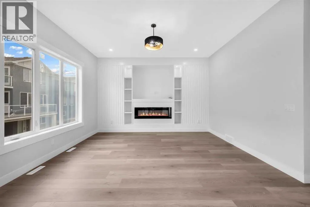 327 Kinniburgh Place