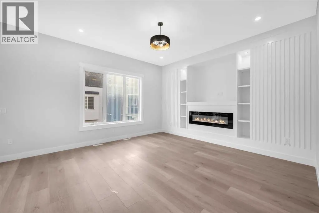 327 Kinniburgh Place