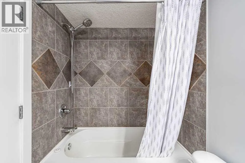 202, 333 5 Avenue NE