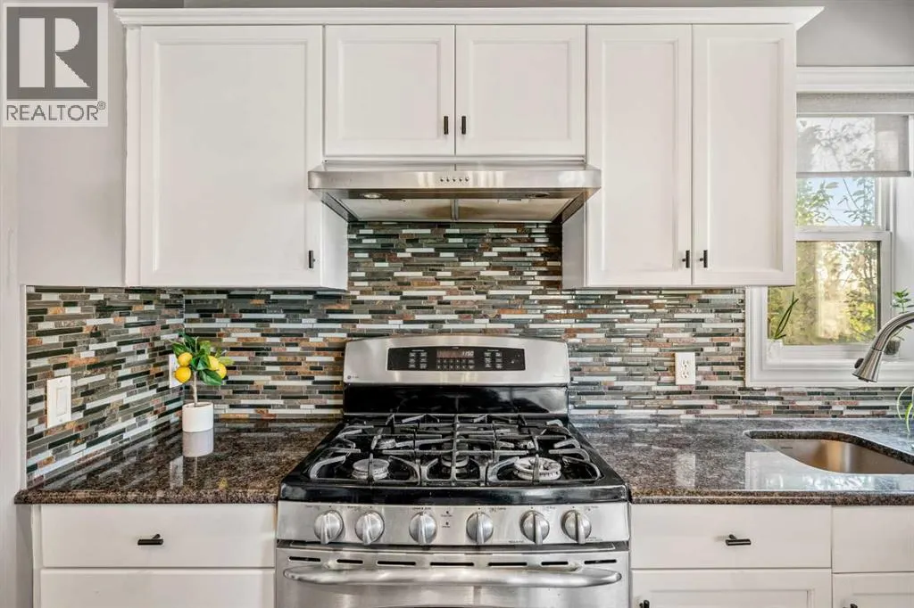 216 Stonegate Place NW