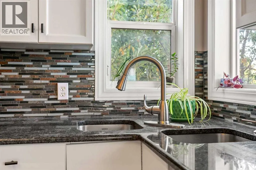 216 Stonegate Place NW