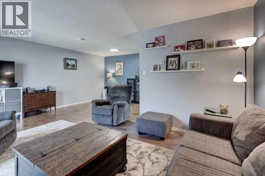 17, 210 86 Avenue SE