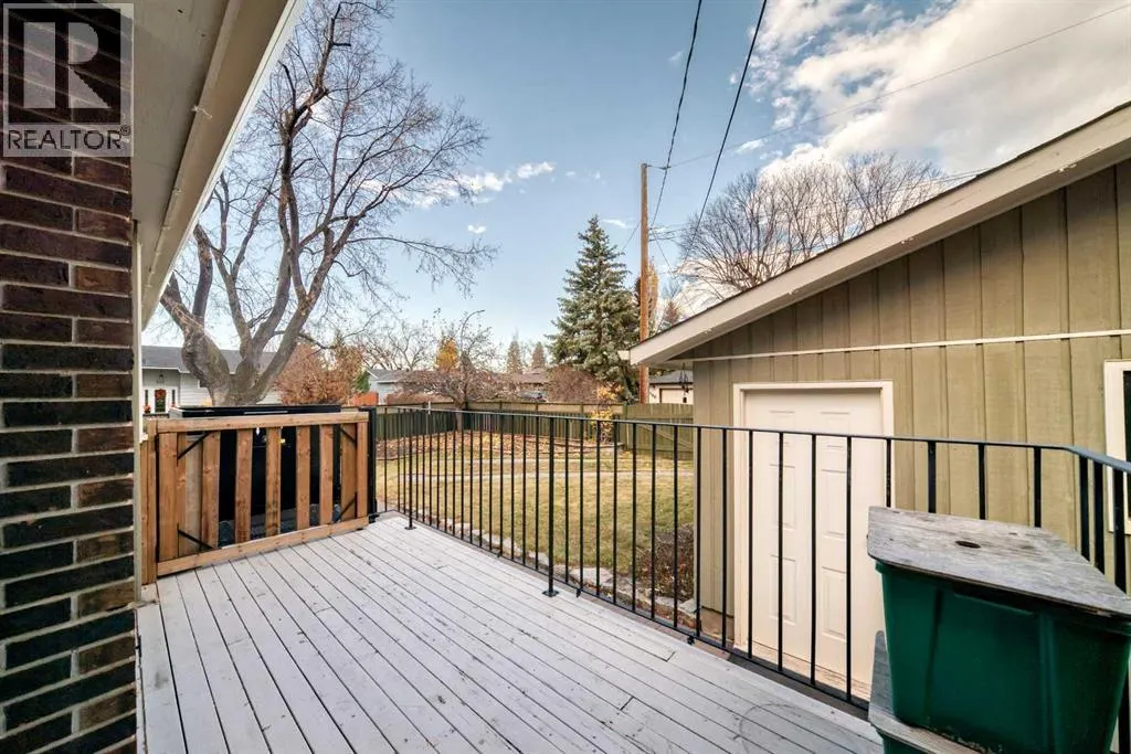 255 Parkwood Close SE