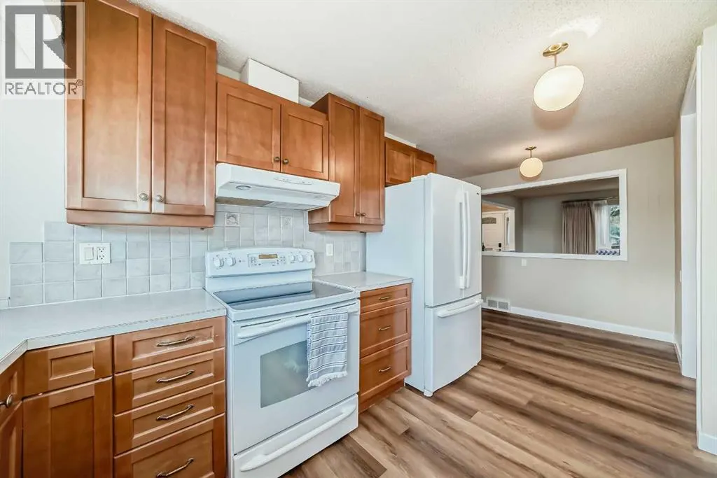 255 Parkwood Close SE