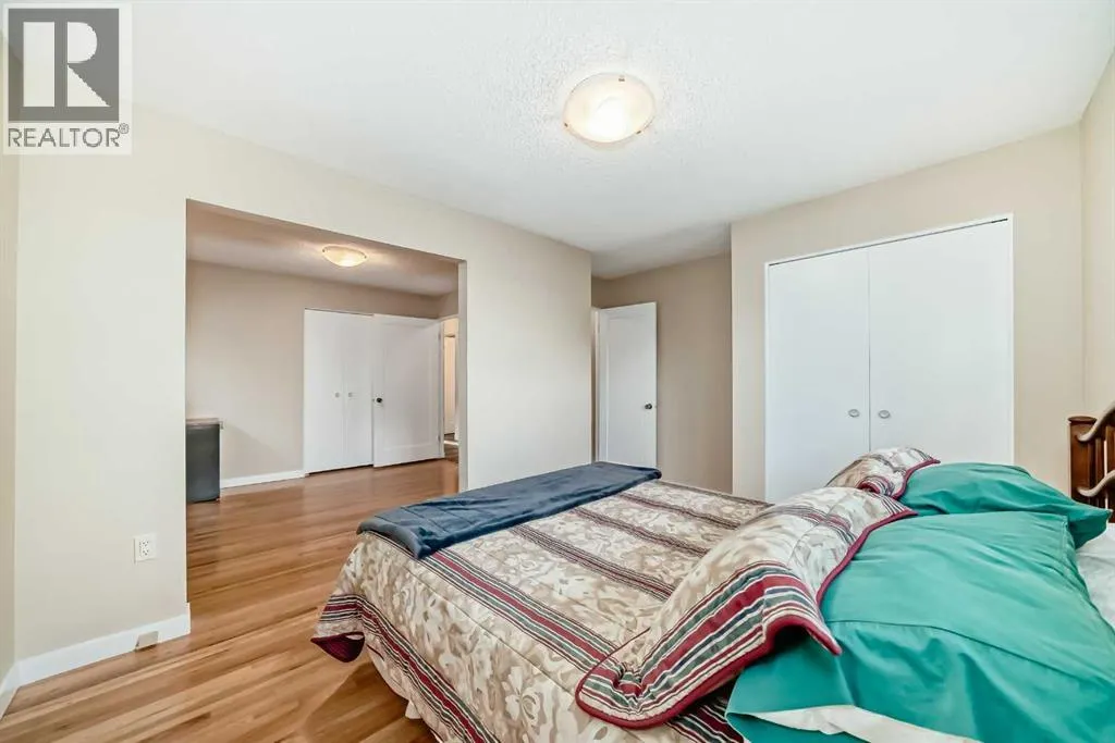 255 Parkwood Close SE