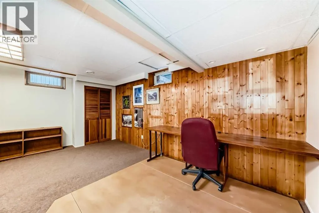 255 Parkwood Close SE