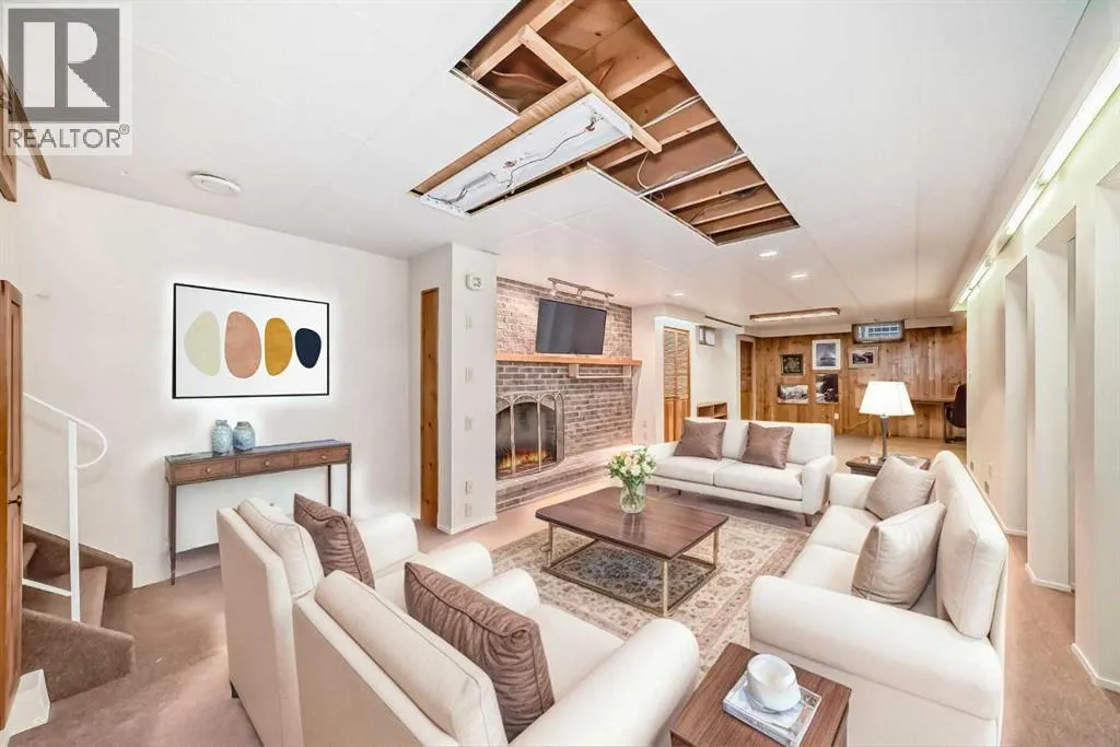 255 Parkwood Close SE