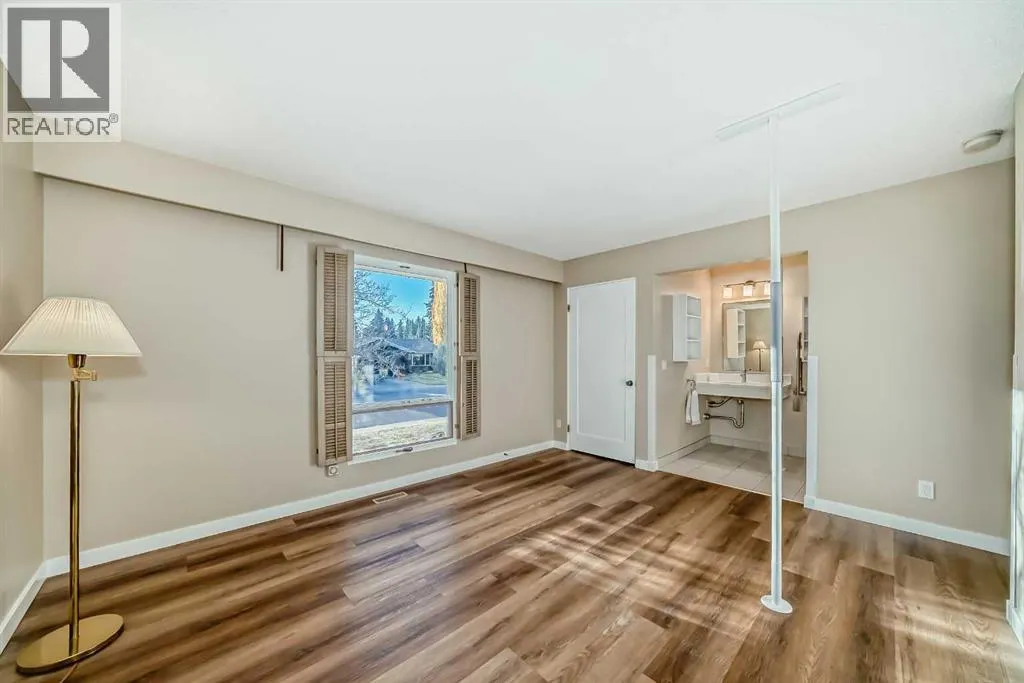 255 Parkwood Close SE